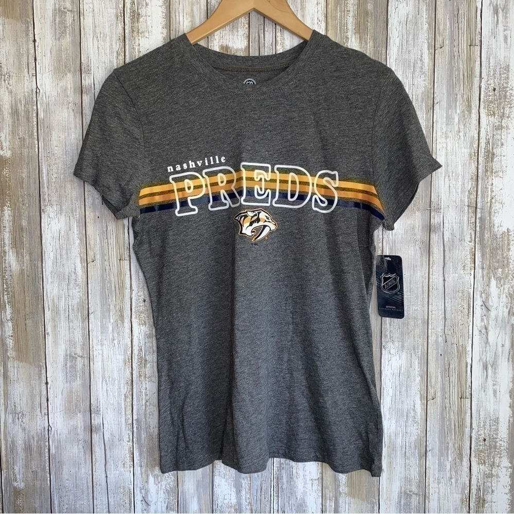 NHL Nashville Predators Small PREDS Graphic Tee Velvet Logo Hockey Shirt NWT